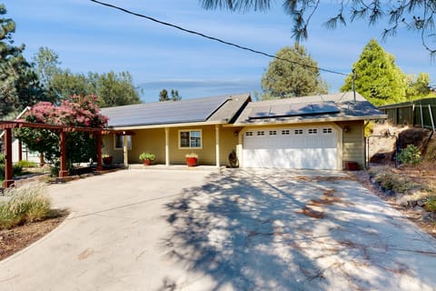 Relaxing Home w/ Pool: 1 Mi to Lake Tulloch House in Copperopolis