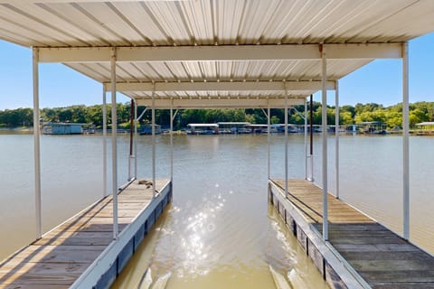 Family-Friendly Lakefront Home w/ Dock House in Eufaula
