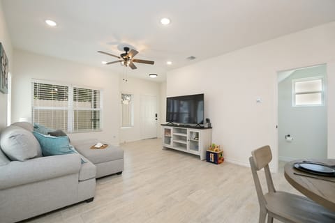 1 Mi to Historic Market Square: Spacious Townhome Apartment in San Antonio