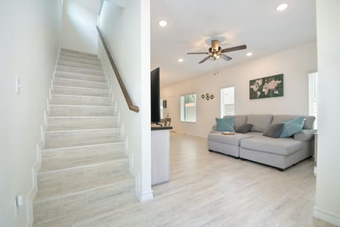 1 Mi to Historic Market Square: Spacious Townhome Apartment in San Antonio