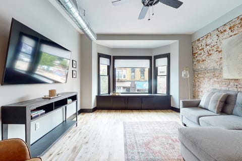 Steps to Dtwn & Rock River! Couples Retreat Apartment in Janesville