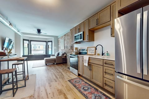 Steps to Dtwn & Rock River! Couples Retreat Apartment in Janesville