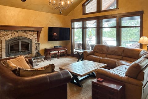 Angler's Oasis! Group-Friendly Deschutes River Gem House in Three Rivers