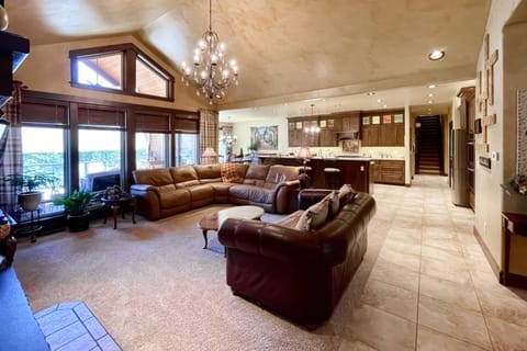 Angler's Oasis! Group-Friendly Deschutes River Gem House in Three Rivers