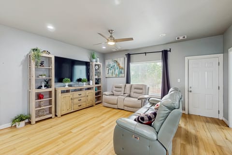 3 BR Home w/ billiards & ping pong, Near Downtown House in Houston