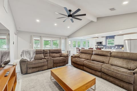 Dog-Friendly Houston Home w/ Deck & Yard House in Houston