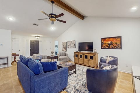 3BR Charming House w/ Cozy Fireplace & Patio House in Conway