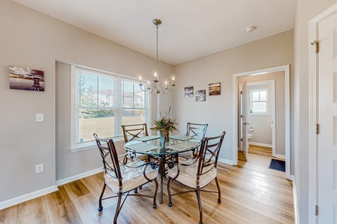 Walk to Eats! Family Hideaway 16 Mi to PCB House in Bay County