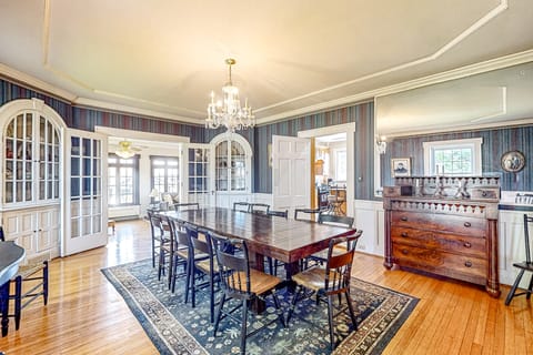 Group Getaway on Working Farm! Near Saratoga House in Saratoga