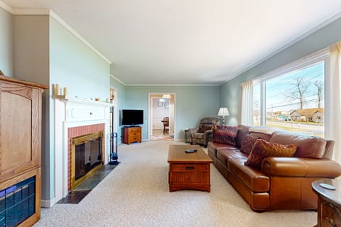 Dock! Waterfront Owasco Lake 'Moon Rise House' House in Cayuga Lake