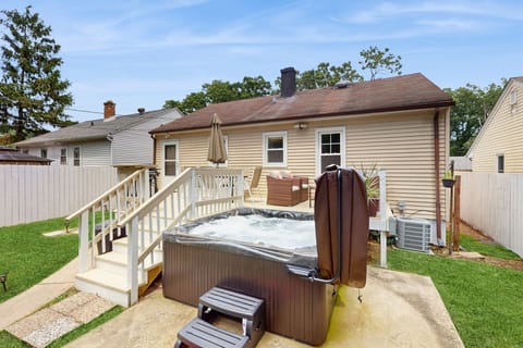 2 Mi to Beach! Hot Tub Haven in Michigan City House in Michigan City