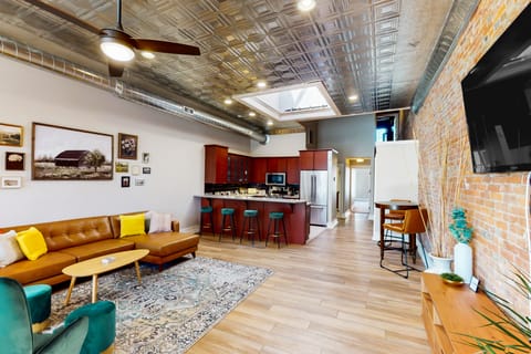 'Downtown Delight' w/ Patio! 1 Mi to Ball State Apartment in Muncie