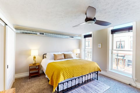 'Downtown Delight' w/ Patio! 1 Mi to Ball State Apartment in Muncie