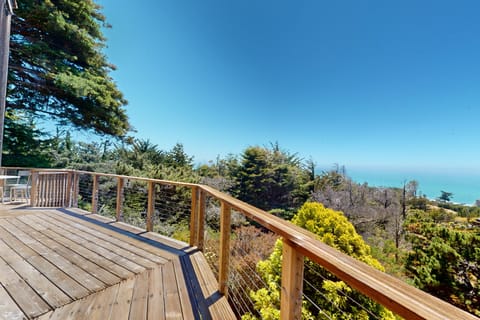 4BR Dog-Friendly House w/ Ocean View House in Mendocino County