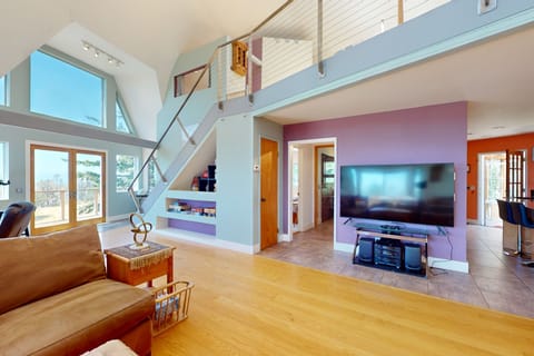 4BR Dog-Friendly House w/ Ocean View House in Mendocino County