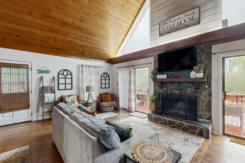 Lakefront Eatonton Haven w/ Dock: Bring Your Boat! House in Lake Sinclair