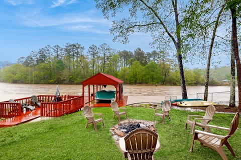 Lakefront Eatonton Haven w/ Dock: Bring Your Boat! House in Lake Sinclair