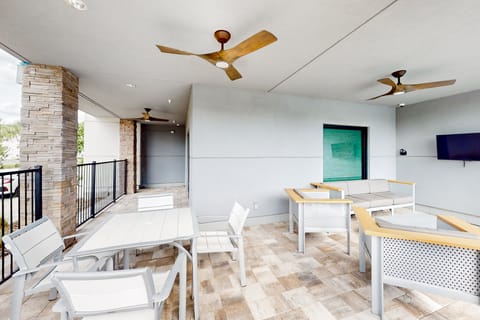 2 Mi to UF Campus! Dog-Friendly Condo w/ Pool Apartment in Gainesville