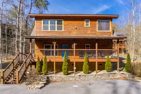 2 BR Pigeon Forge Home w/ Porch & Hot Tub House in Pigeon Forge