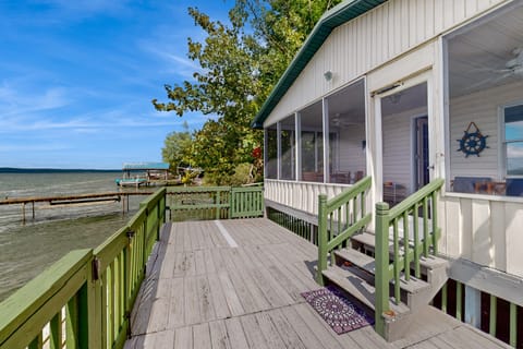 2BR Lakeside Home w/ Patio, Porch & AC House in Cayuga Lake