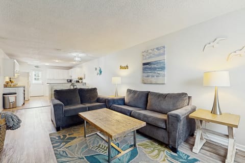 2 BR Condo w/ Shared Pool & Beach Access Apartment in Okaloosa Island