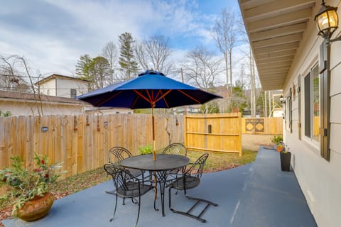 2BR House in Town w/ Laundry, WiFi, Pond House in Black Mountain