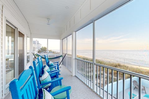 Beach View, Multiple Outdoor Spaces! Milford Haven House in Prime Hook Beach