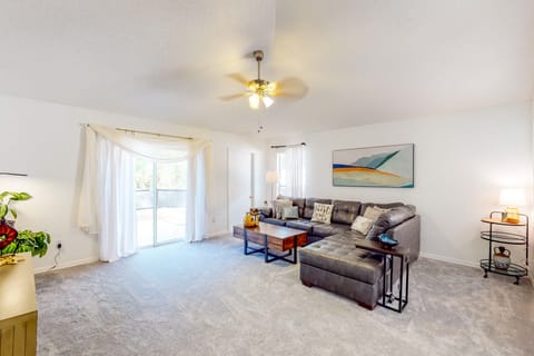 Families w/ Pets! Home Near Orlando Theme Parks House in Casselberry