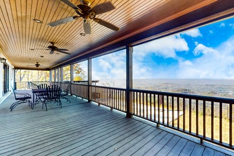 Pool & Scenic Views: Lookout Mountain Home House in Alabama