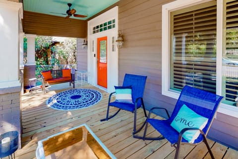 < 2 Mi to Dtwn Waco! Whimsical Home w/ Porch House in Waco