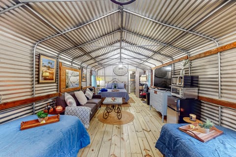 1BR Bunkhouse w/ River View, Canoe & Grill House in Florida