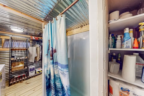 1BR Bunkhouse w/ River View, Canoe & Grill House in Florida