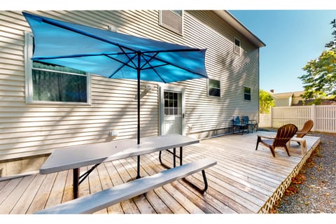 Unbeatable Downtown Location! Bar Harbor Apt Apartment in Acadia National Park