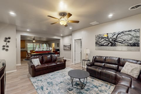 2BR Escape on Large Lot w/ Fire Pit House in Lake Texoma