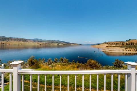 Paradise Point: Lakefront Escape w/ Views House in Franklin D Roosevelt Lake