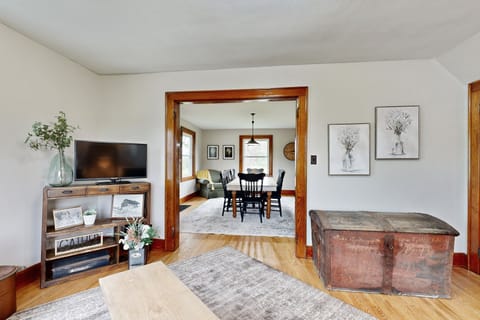 Bring Your Pup! Historic Family Home in Darlington House in Wisconsin