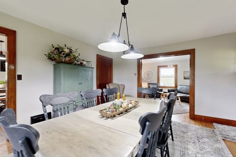 Bring Your Pup! Historic Family Home in Darlington House in Wisconsin