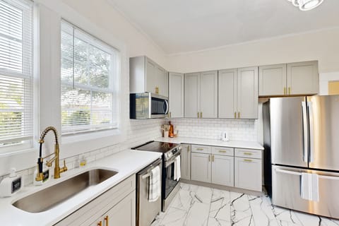 < 2 Mi Dtwn Augusta: Charming Historic Home House in North Augusta