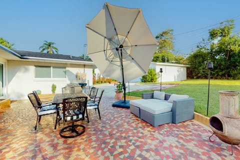 Steps to Lake Hollingsworth! Dog-Friendly Retreat House in Lakeland