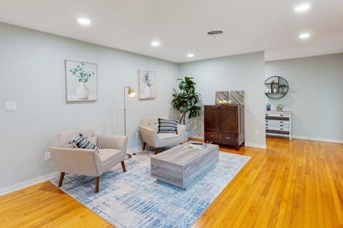 Steps to Lake Hollingsworth! Dog-Friendly Retreat House in Lakeland