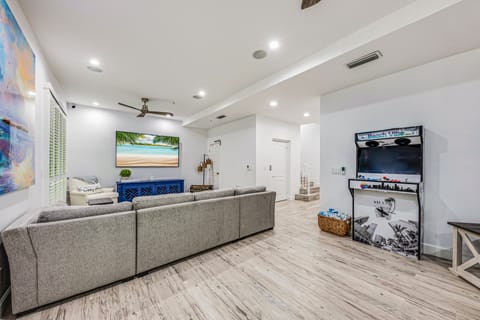 Walk to Hollywood Beach: Luxury Family Getaway! Apartment in Hollywood Beach