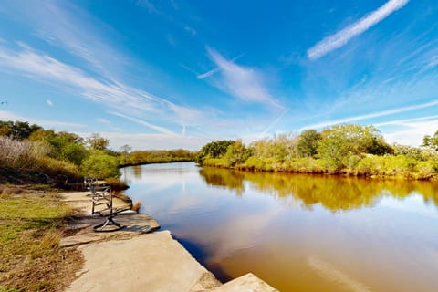30-Acre Danbury Retreat By the Bayou: BBQ & Views House in Alvin