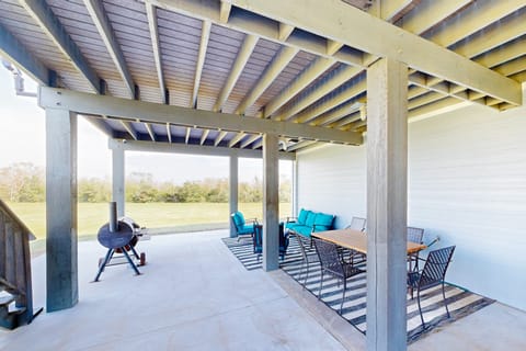 30-Acre Danbury Retreat By the Bayou: BBQ & Views House in Alvin