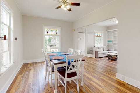 Gateway to Yellowstone & Tetons! Mtn-View Retreat House in Ashton