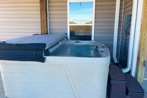 Lebanon Family Riverfront Hideaway: Dogs Welcome House in Old Hickory Lake