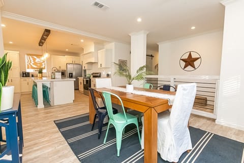 Open Water Sunset Kingsland Lakehouse w/ Boat Slip House in Rio Grande