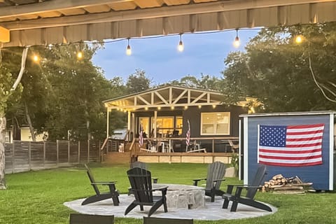 Open Water Sunset Kingsland Lakehouse w/ Boat Slip House in Rio Grande