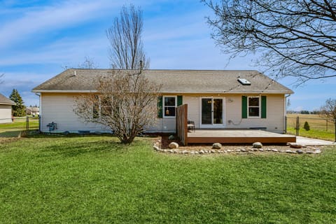 1/2 Mi to Lake! Traverse City Retreat w/ Dock House in Michigan