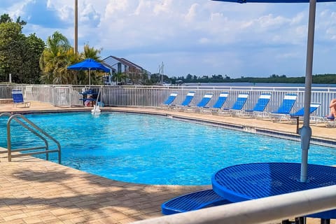 Dolphin & Manatee Cove Condo: Beach Access + More! Apartment in Ruskin