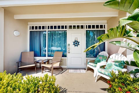 Dolphin & Manatee Cove Condo: Beach Access + More! Apartment in Ruskin